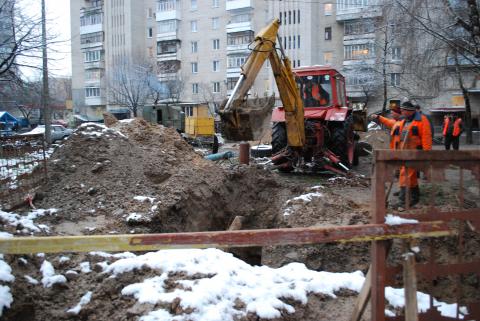 КП "Луцькводоканал" ліквідовує пориви на вулицях Новочерчицька та Вишківська.